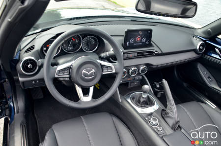 2022 Mazda MX-5 RF, interior